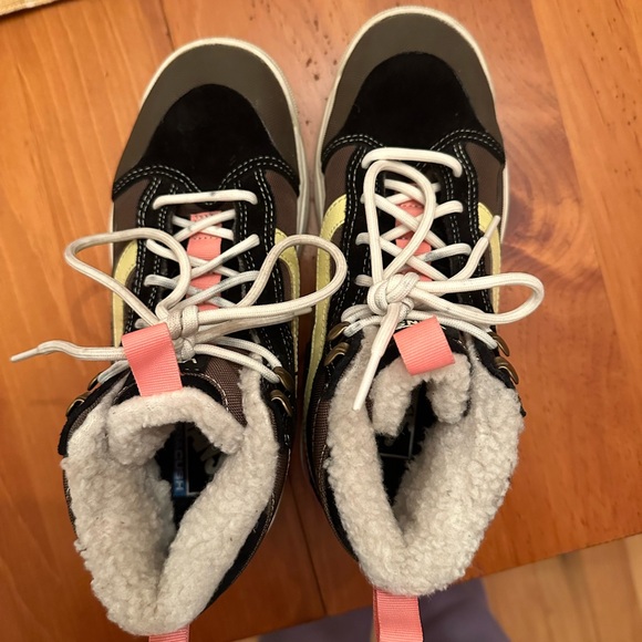 Vans - Picture 4 of 4